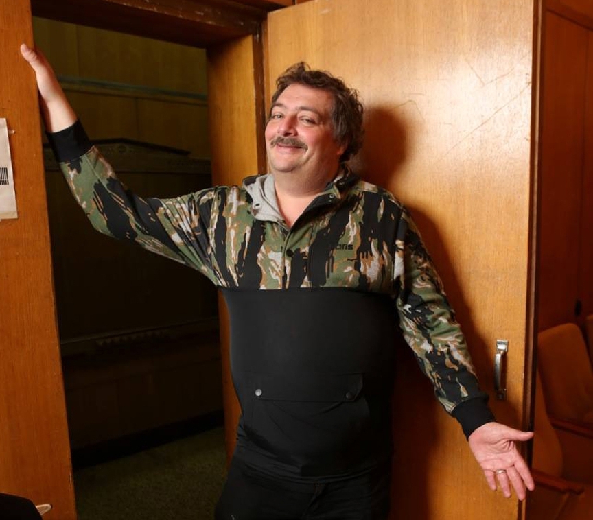 Дмитрий Быков поправляется
