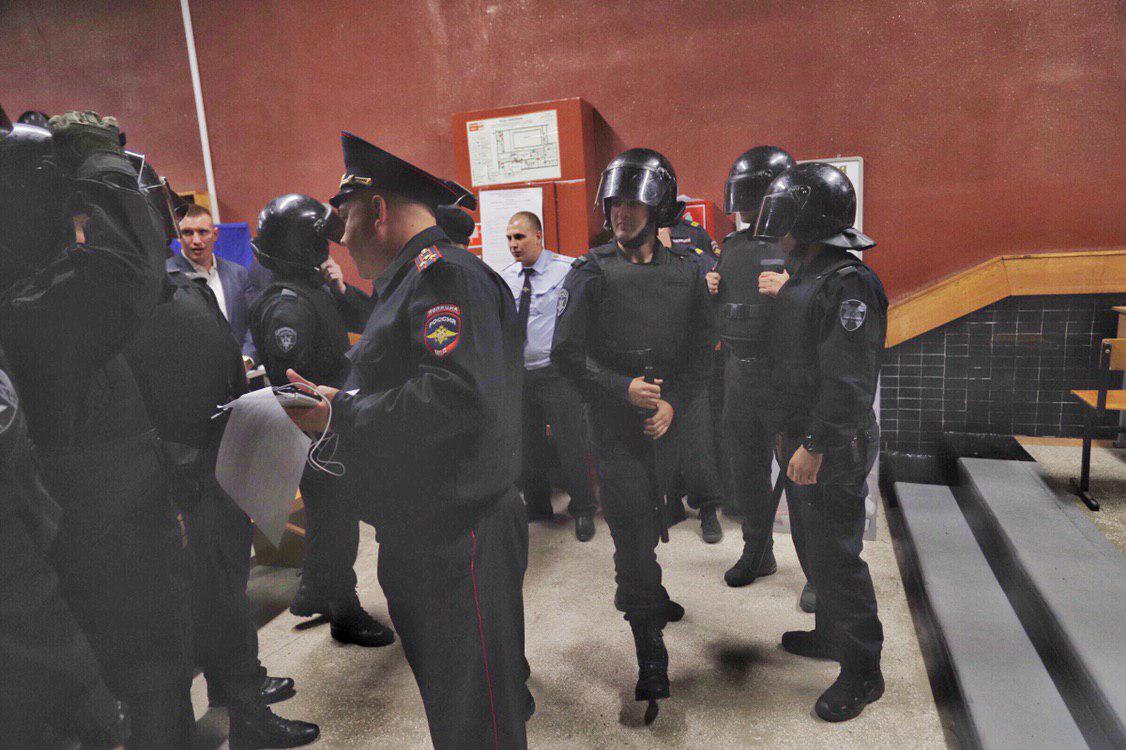 В Петербурге подсчет голосов охраняет полиция в броне: хронология событий