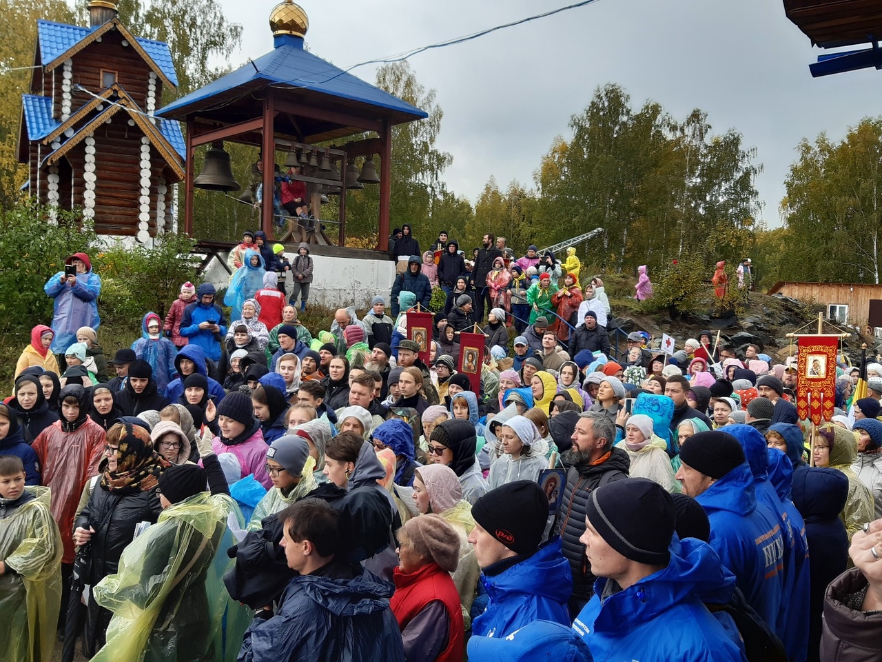 Екатеринбургская епархия и казаки устроили детский крестный ход