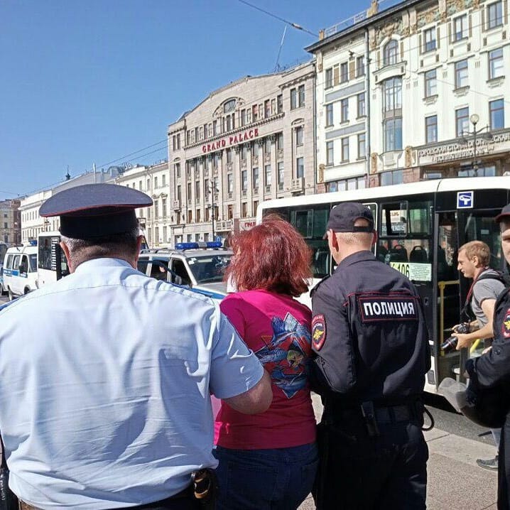 На пикетах в Петербурге задержаны восемь человек