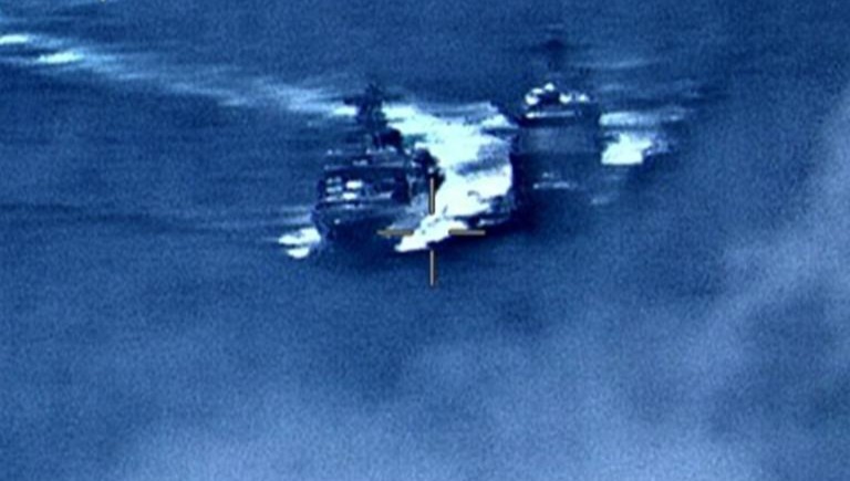 Российский эсминец едва не врезался в ракетный крейсер США в Филиппинском море