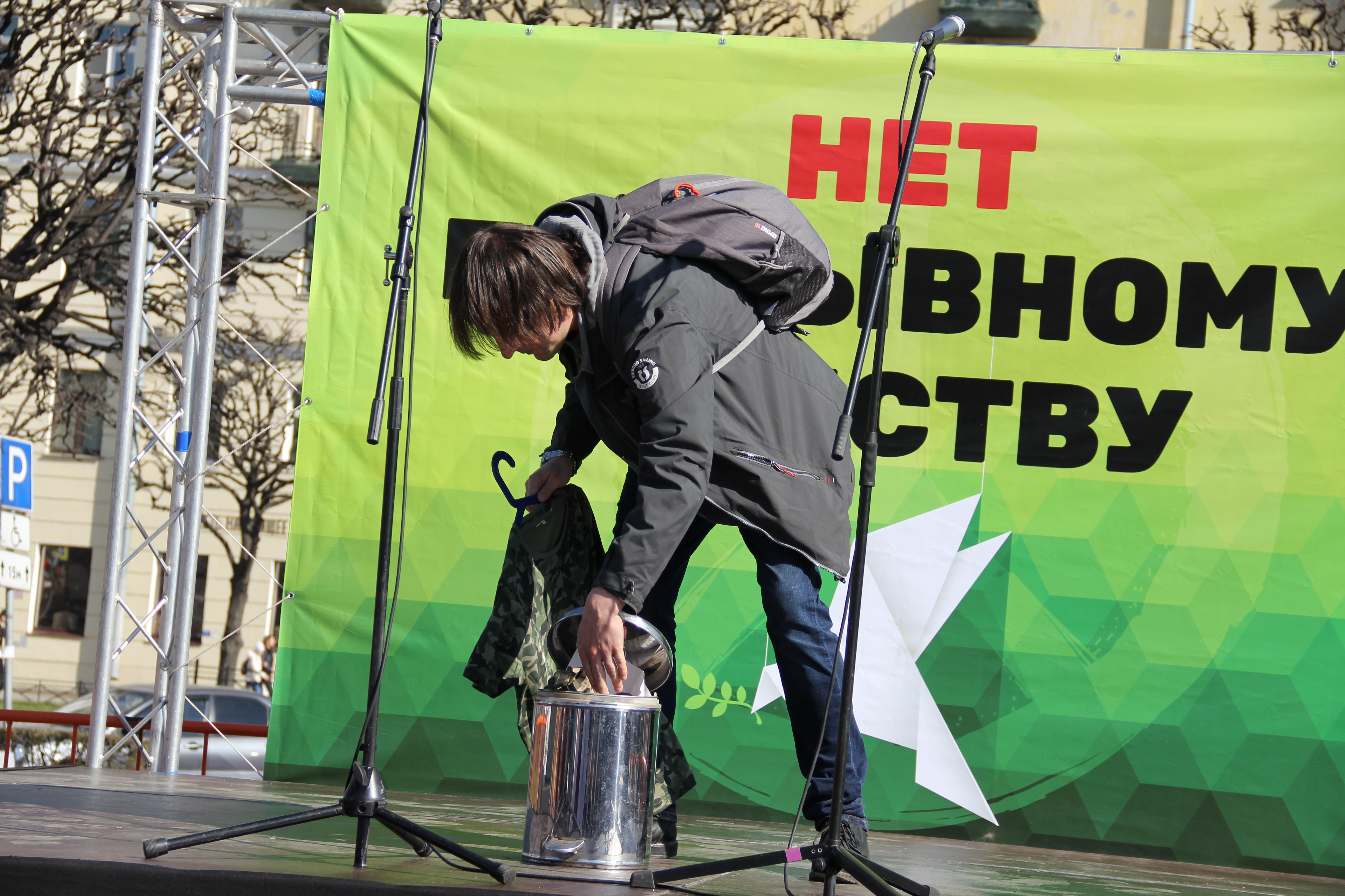 «Срочную службу - на свалку истории»