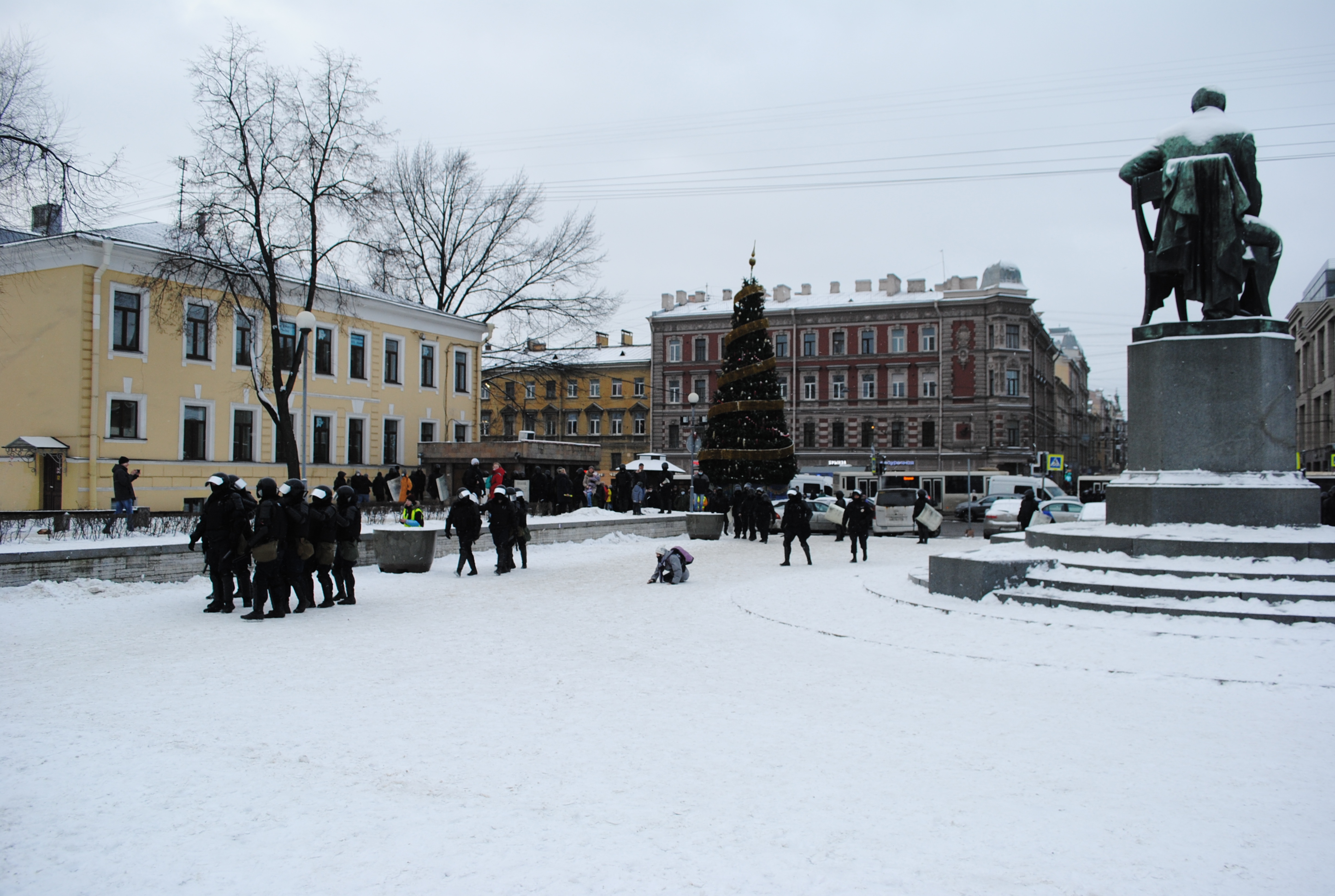 Воскресное шествие в Петербурге завершилось у ТЮЗа