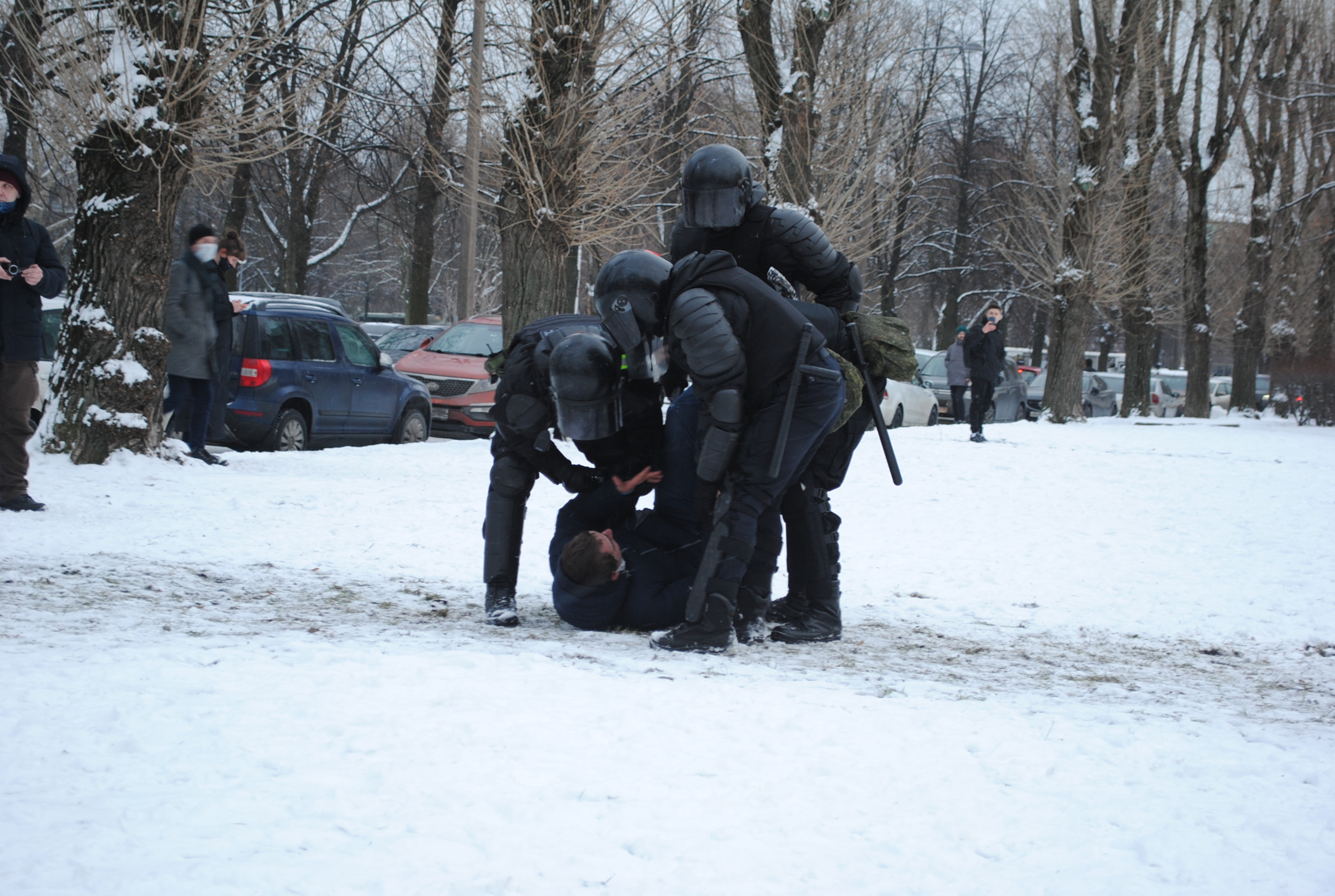 Воскресное шествие в Петербурге завершилось у ТЮЗа