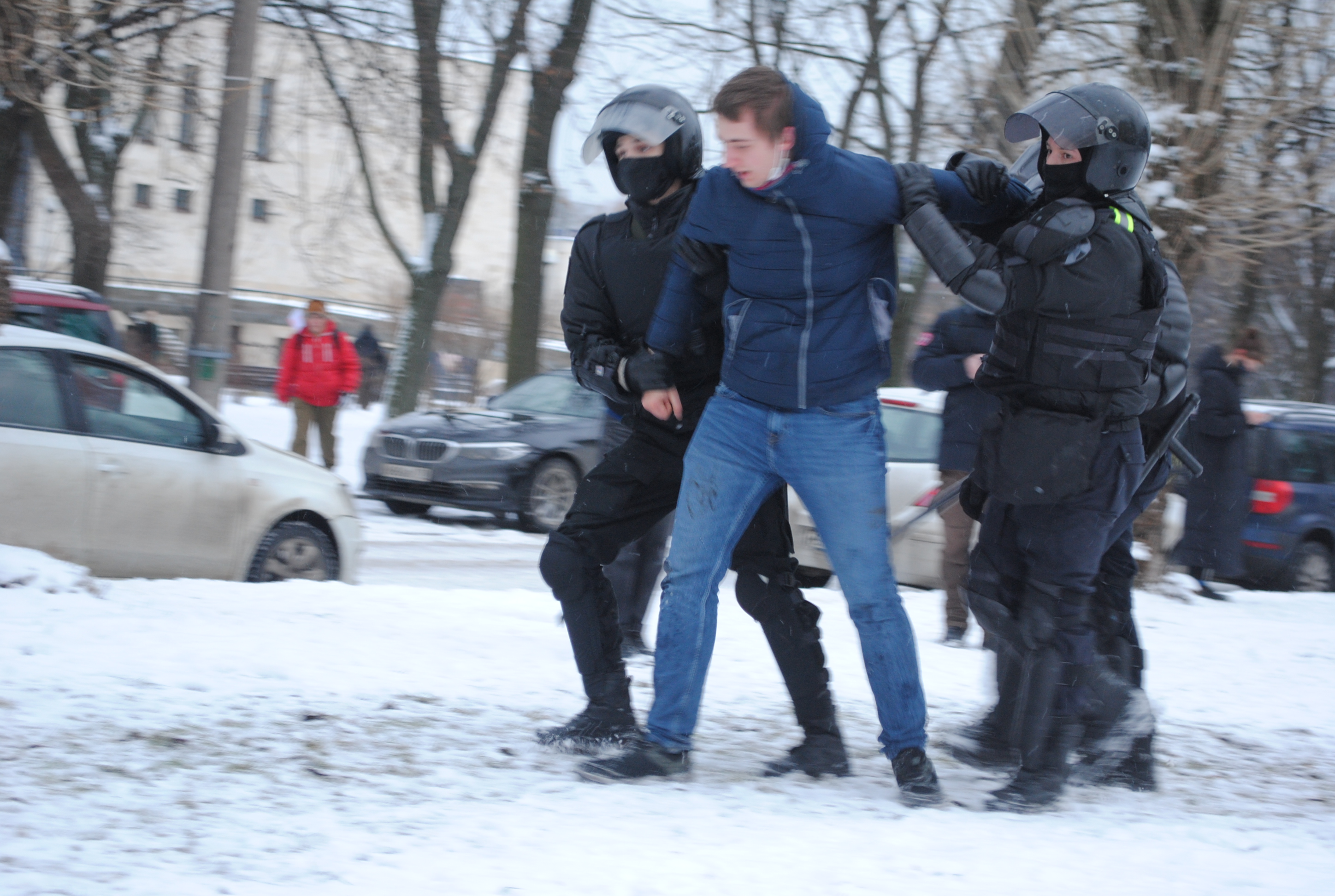 Воскресное шествие в Петербурге завершилось у ТЮЗа