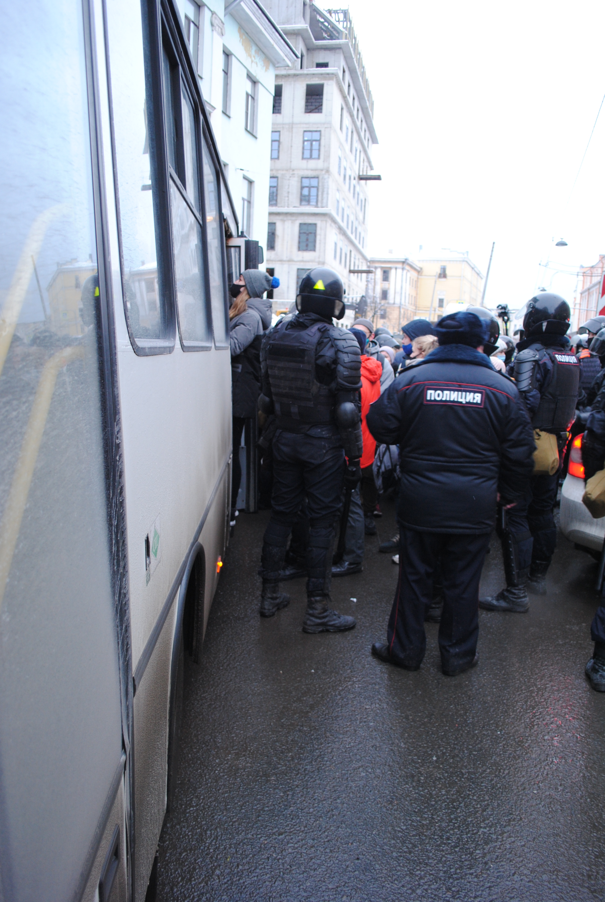 Воскресное шествие в Петербурге завершилось у ТЮЗа
