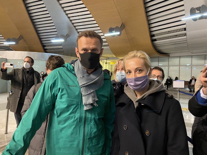 Навального приняли силовики
