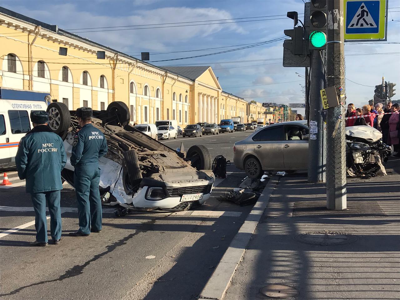 В ДТП на Обводном канале пострадали 8 человек, водитель уцелел