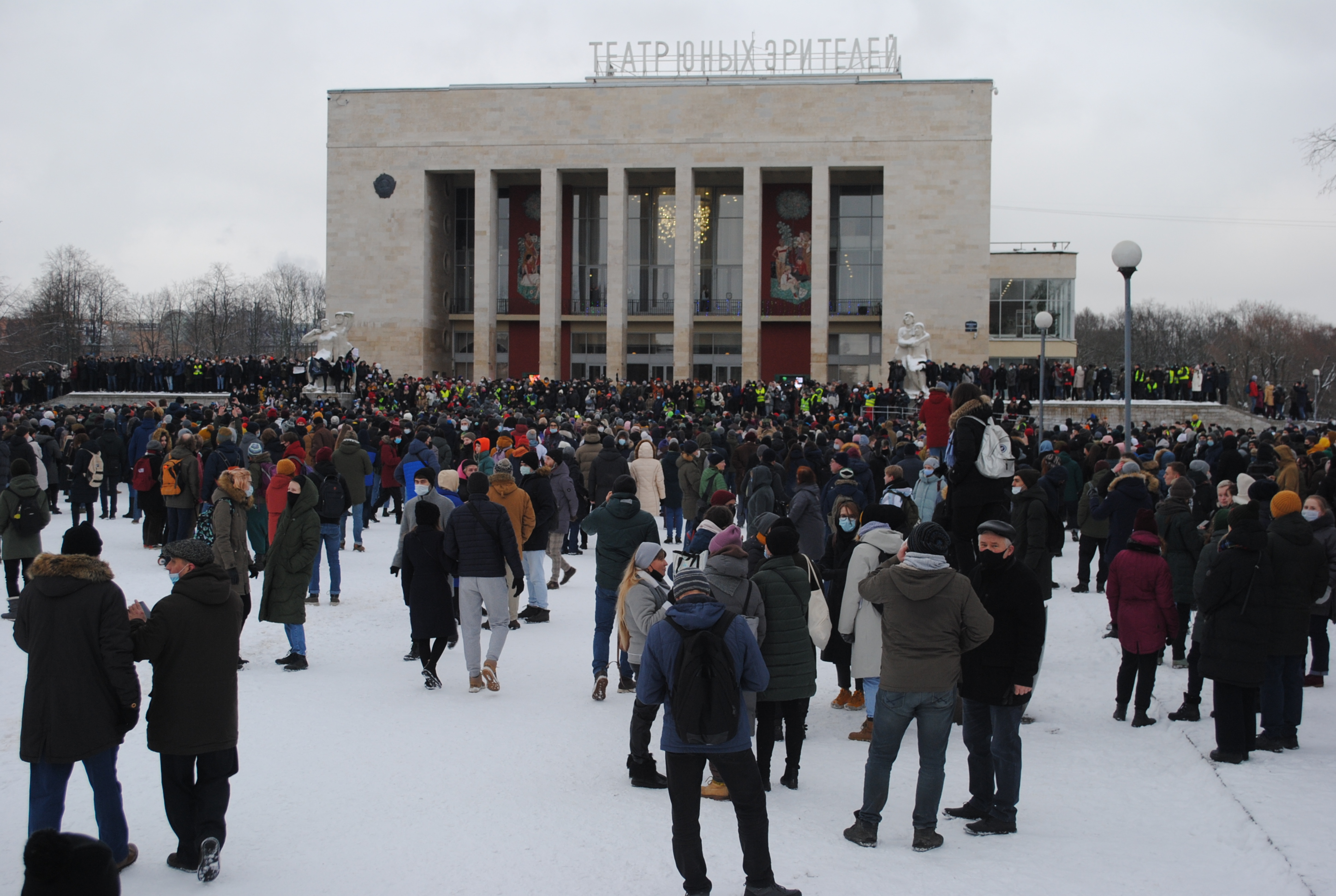Протестующие петербуржцы обошли ОМОН: фоторепортаж