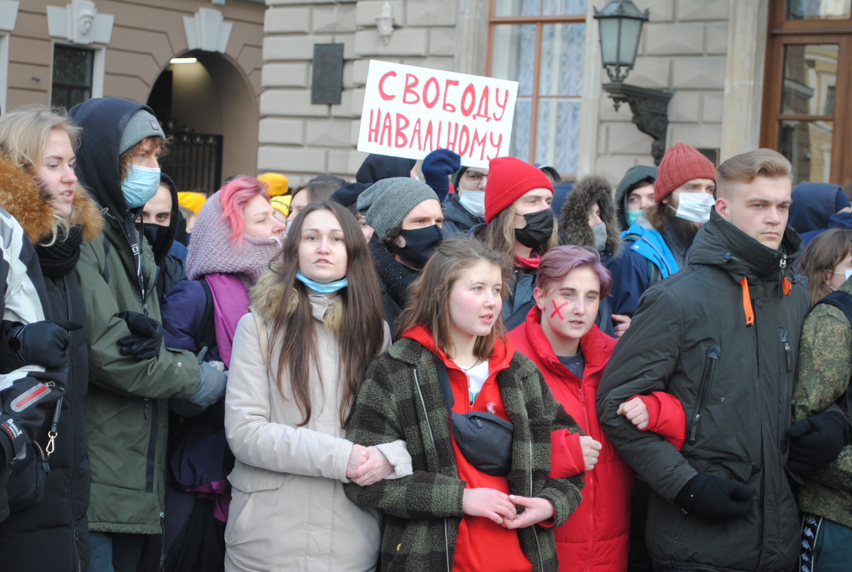 353 ареста петербуржцев за поддержку Навального