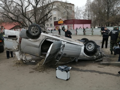 В Пензе «Лада» провалилась в кипящий размыв,погибли водитель и пассажир