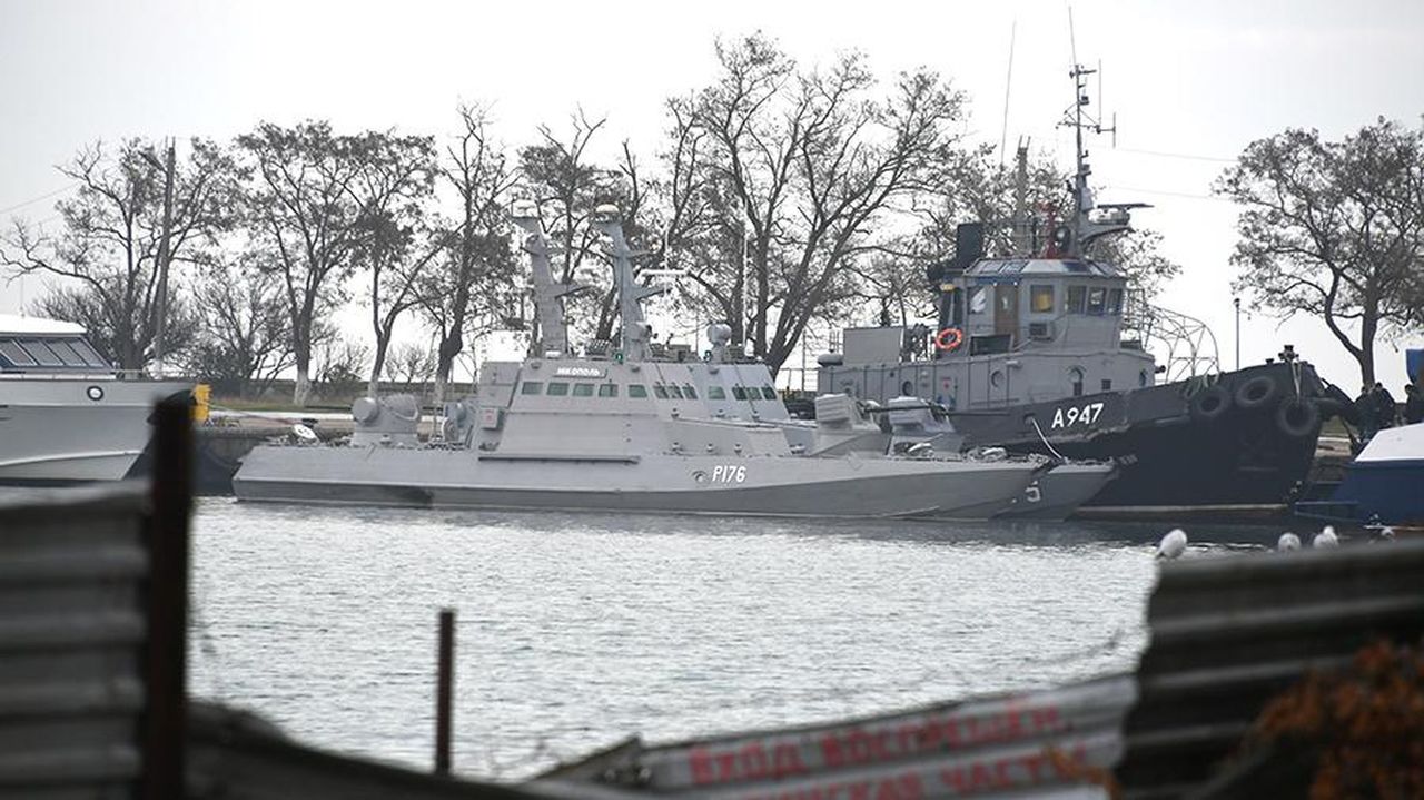 Главком ВМС Украины: россияне сняли с плененных кораблей даже унитазы