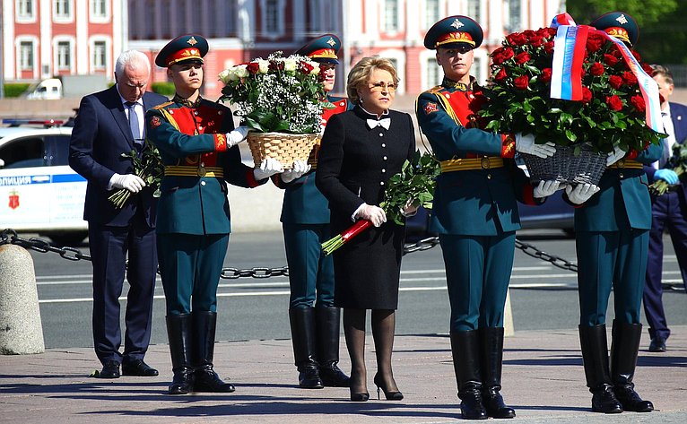 Масочно-перчаточный режим в Петербурге выдохся без единого штрафа