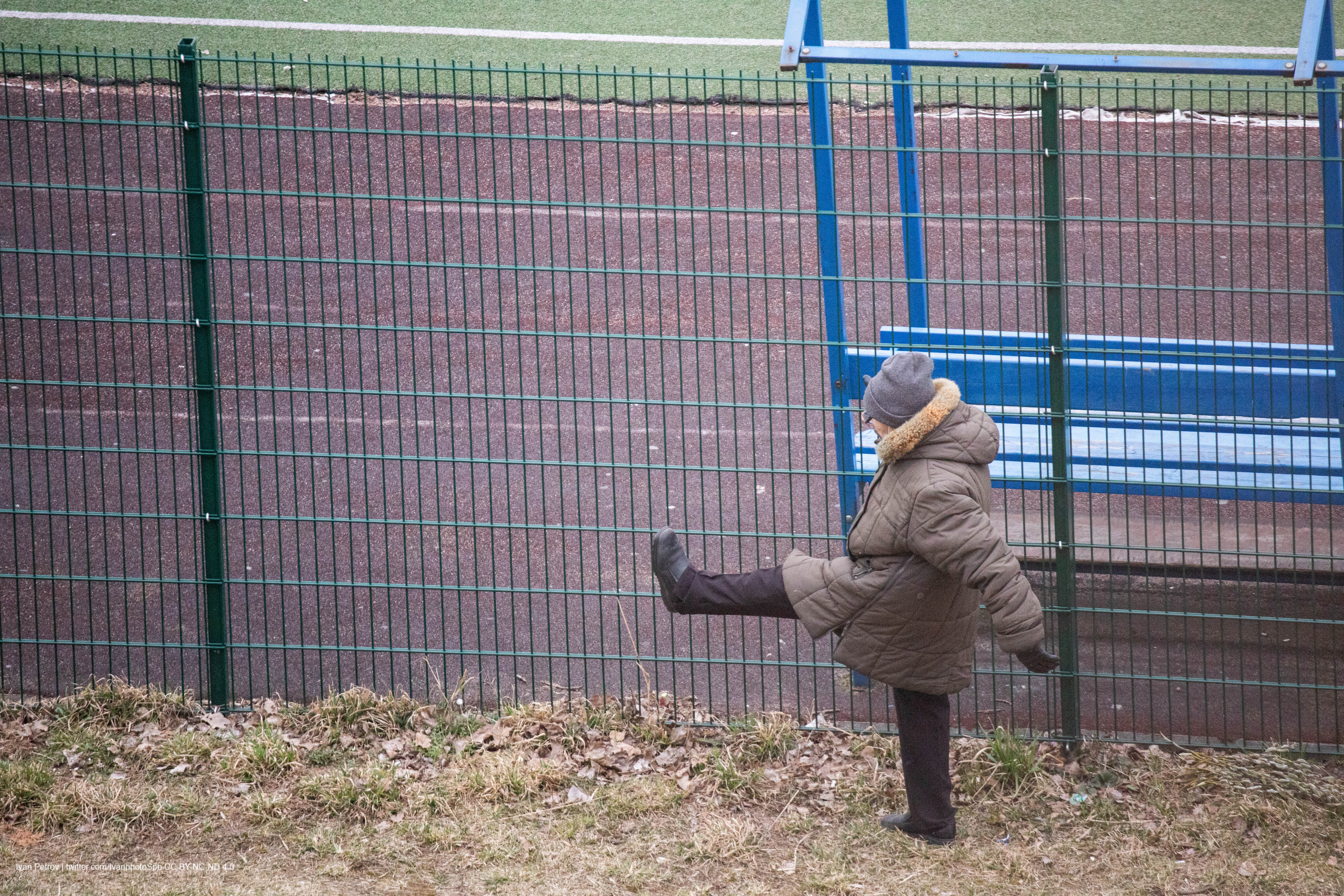 Петербуржцы в разгар эпидемии занялись уличным спортом: фото