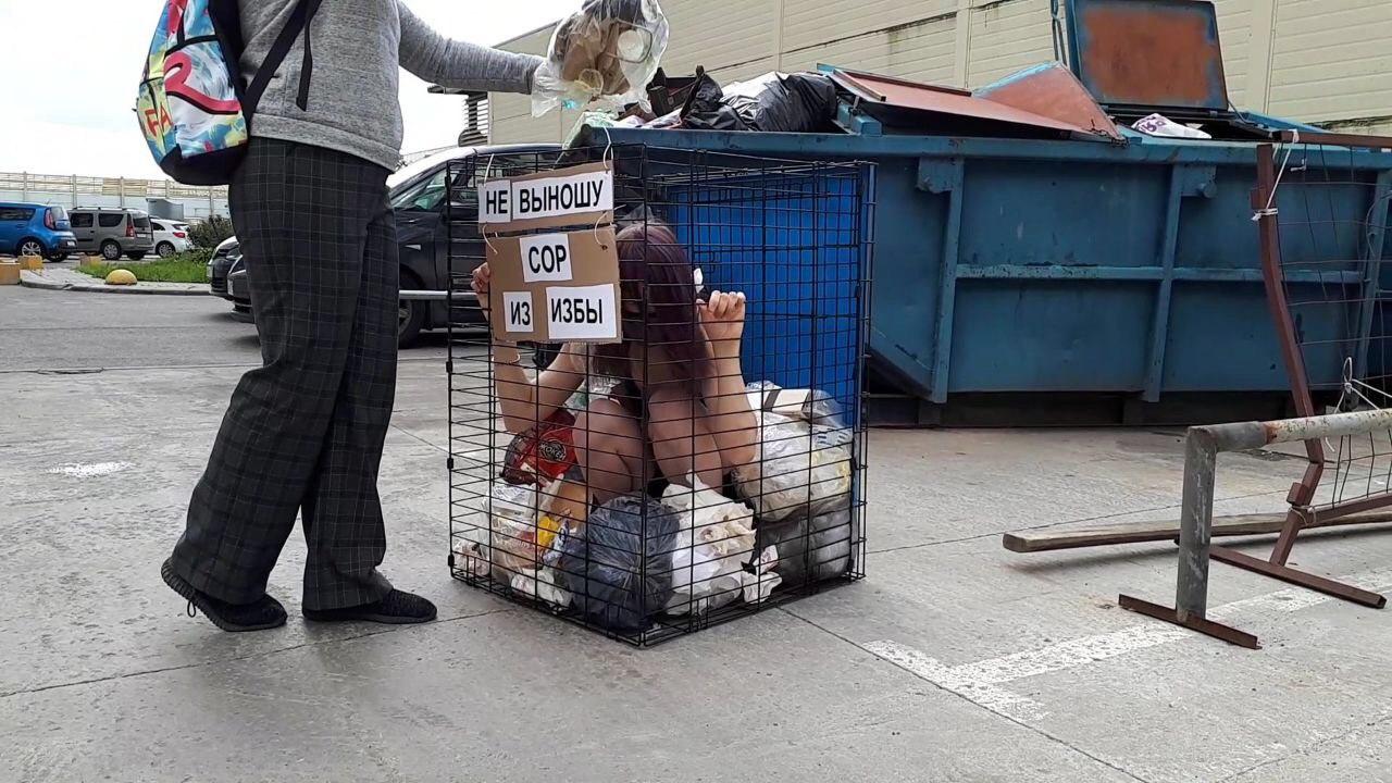 В Петербурге выкинули на помойку жертву домашнего насилия: фото
