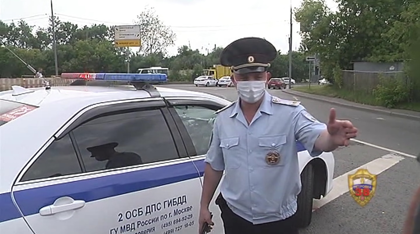 Автоинспекторы в Южном Тушино не взяли четверть миллиона