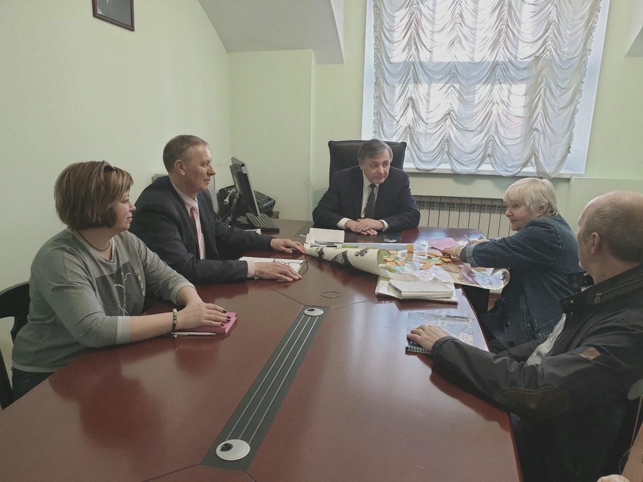 Власти Петродворцового района советуются с жителями по вопросам развития пригородов