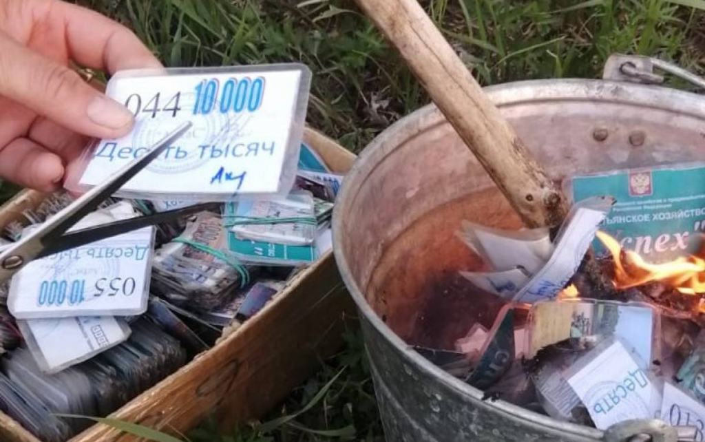 Единоросс платил уральским рабочим продуктовыми талонами