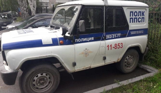В Екатеринбурге полицейские изнасиловали задержанную в служебной машине