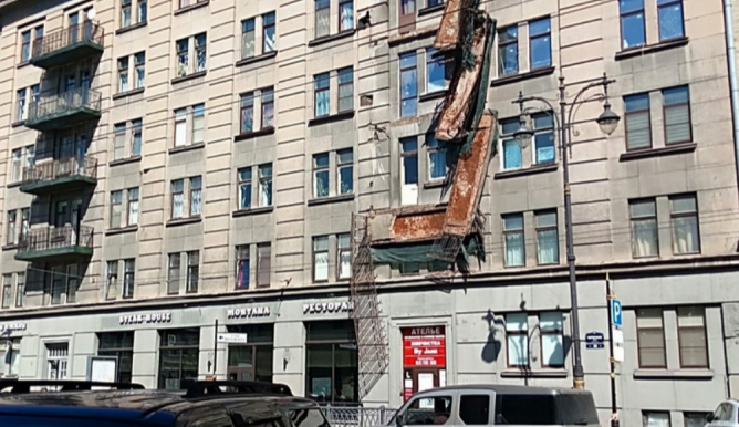 С дома в центре Петербурга рухнули балконы: фото
