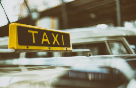 Треть автомобилистов предпочитают периодически ездить на такси