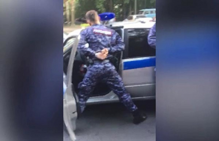 В Петербурге полиция задержала сотрудников Росгвардии, подкинувших подростку наркотики