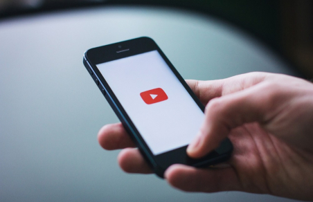 YouTube ограничил доступ к ролику с оскорблением госфлага