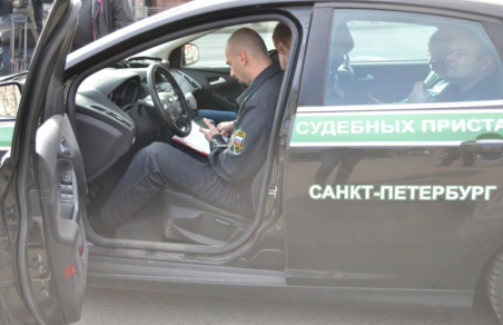 Петербурженку догнали 127 штрафов за скорость и парковку