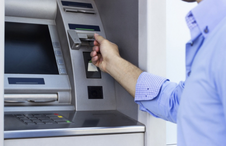 Центробанк для профилактики хочет ограничить выдачу в банкоматах