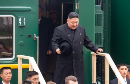 СМИ узнали о развлечениях Ким Чен Ына в бронепоезде с девственницами