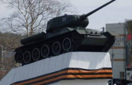 Камчатский памятник-танк покрасили за 5,5 млн рублей