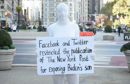 Люди-призраки выступили против цензуры в соцсетях