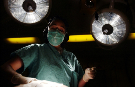 Индийские врачи вырезают глаза у переболевших ковидом