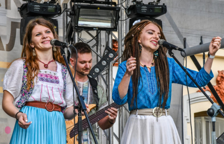 %D0%9C%D1%83%D0%B7%D1%8B%D0%BA%D0%B8%20%D0%BC%D0%B8%D1%80%D0%B0%20%D0%B7%D0%B0%D0%B7%D0%B2%D1%83%D1%87%D0%B0%D1%82%207%20-%208%20%D0%B0%D0%B2%D0%B3%D1%83%D1%81%D1%82%D0%B0%20%D0%B2%20%D0%A8%D0%B5%D1%80%D0%B5%D0%BC%D0%B5%D1%82%D0%B5%D0%B2%D1%81%D0%BA%D0%BE%D0%BC%20%D0%B4%D0%B2%D0%BE%D1%80%D1%86%D0%B5