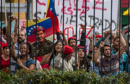 Сериал «Уго Чавес. Команданте» показывает романтику диктатуры