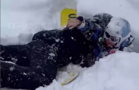 Сноубордисты в Сочи спасли из-под снега взрослого и ребенка
