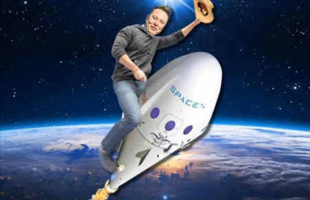Илон Маск выведет туриста в открытый космос