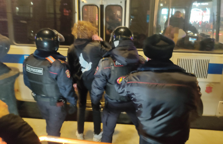 Антивоенные выступления стали в РФ уголовно наказуемыми