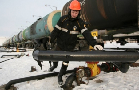 МЭА: российский экспорт нефти пересохнет в апреле на 65%