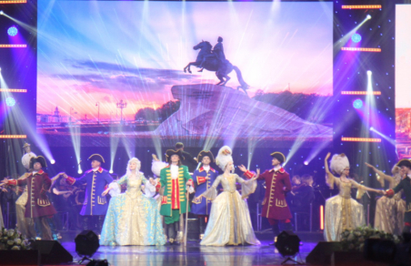 Звезды России блистали на большом праздничном концерте Петербурга