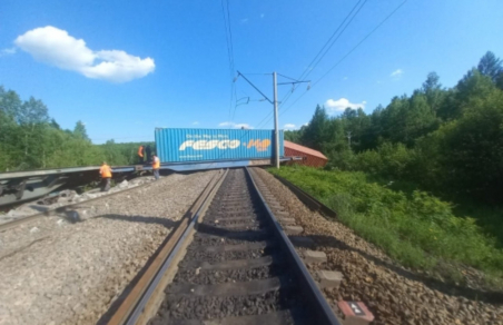 Крушение грузового поезда остановило Транссибирскую магистраль
