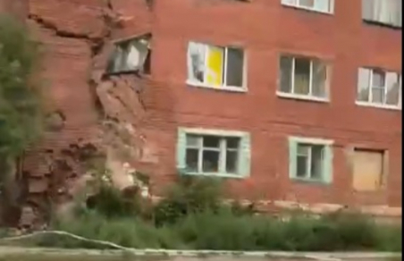 В Омске обвалилась жилая пятиэтажка