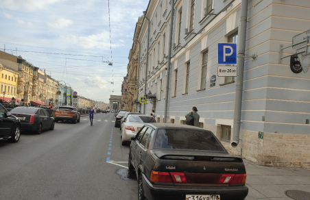 Платная парковка шагает по Петербургу
