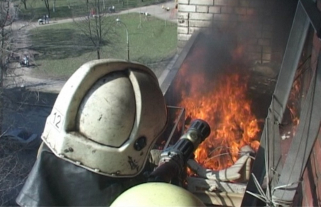Ночной пожар в Московском районе тушили по повышенному рангу