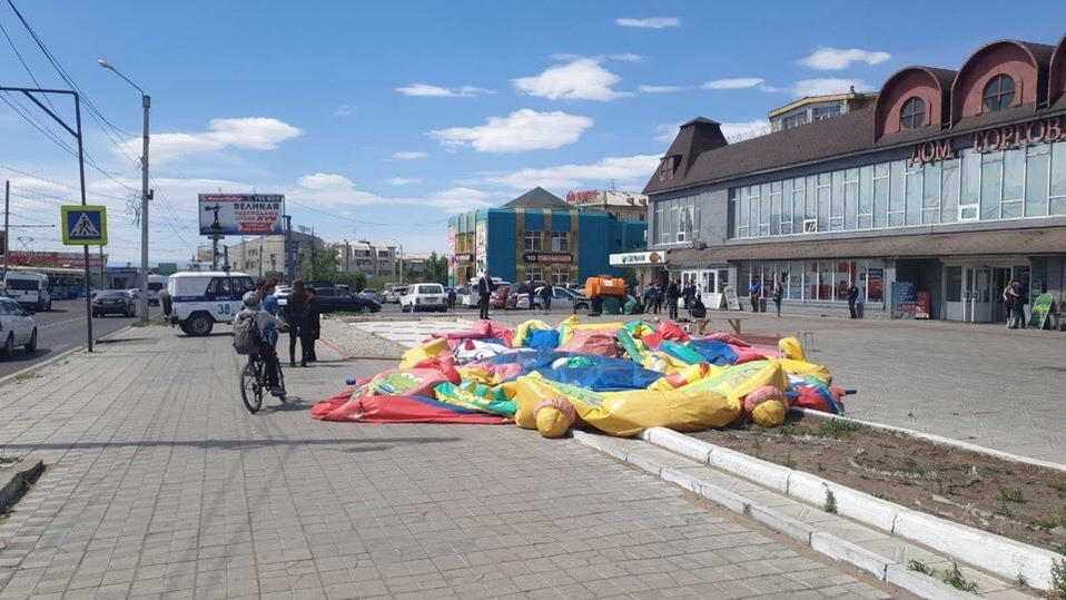 Дети в Бурятии упали с взлетевшего батута и разбились