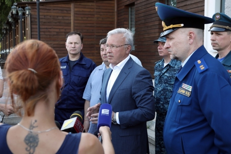 Губернатор Усс качнул общественное мнение упреком подтопленцам в Канске