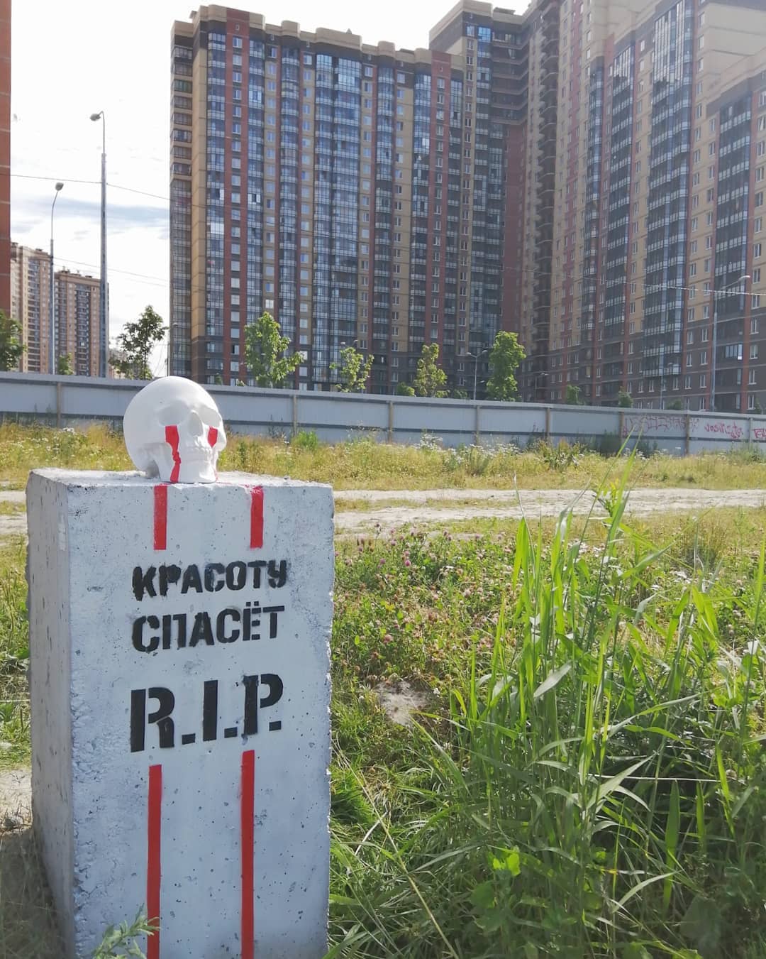 Плачущего Цезаря и череп на Парнасе заменил черный квадрат