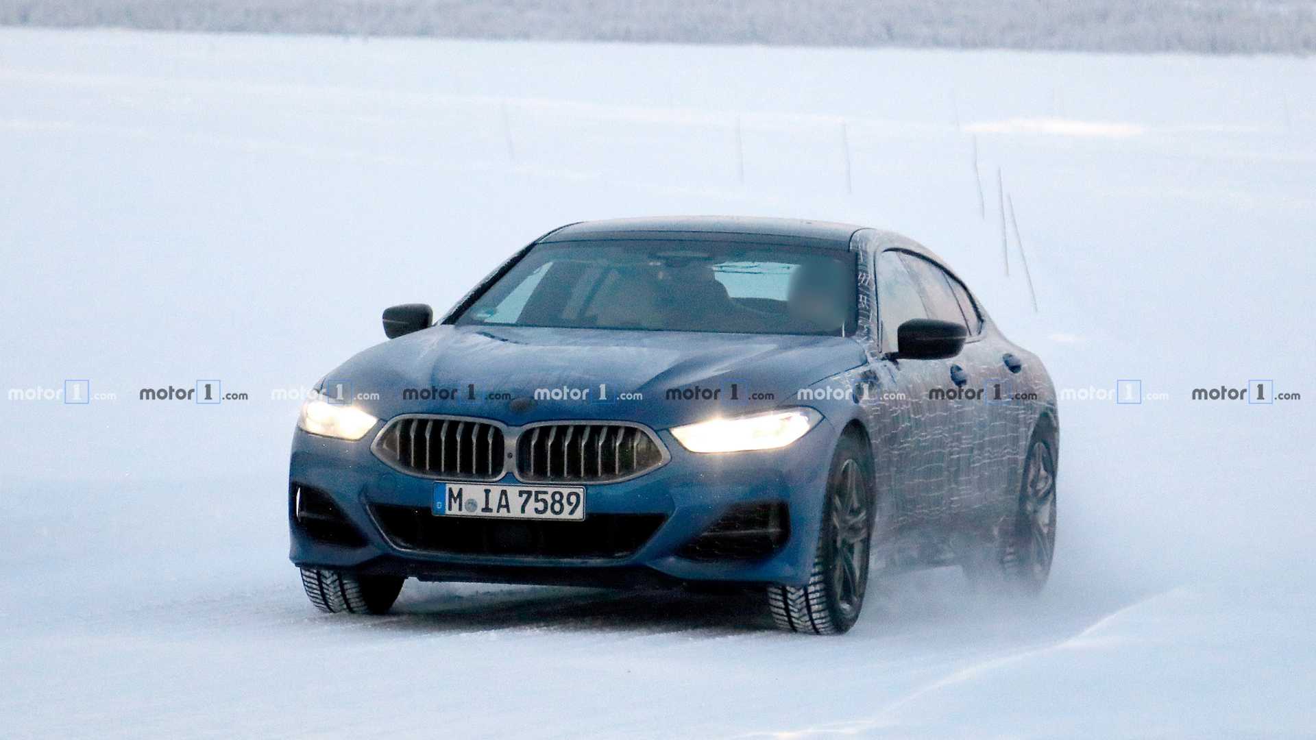 BMW показала тизер нового купе 8 серии