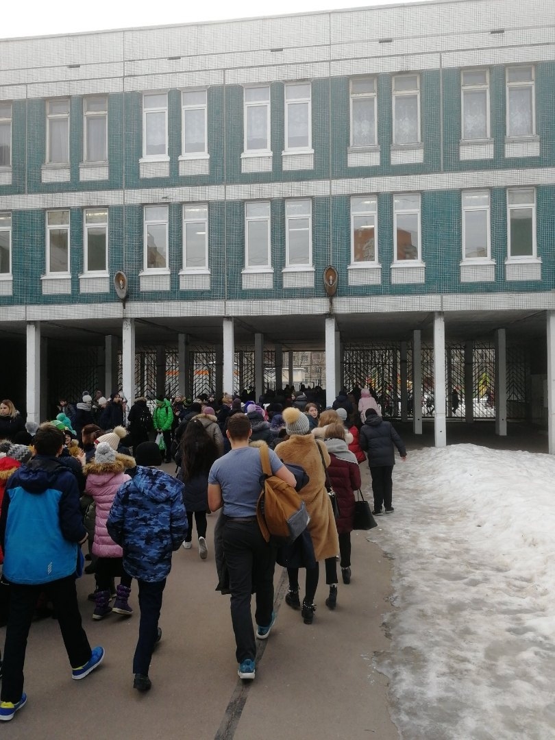Детский омбудсмен Петербурга предлагает признать наличие второй смены в школах