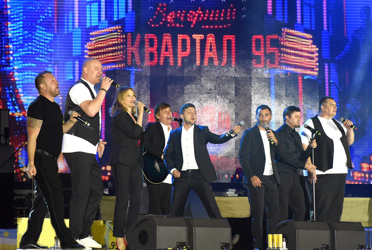 Порошенко назвал победившего комика Зеленского марионеткой олигарха Коломойского